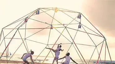 מתוך לידת הפניקס ורטיגו מחולוהט 2004 מתוך לידת הפניקס ורטיגו מחולוהט 2004