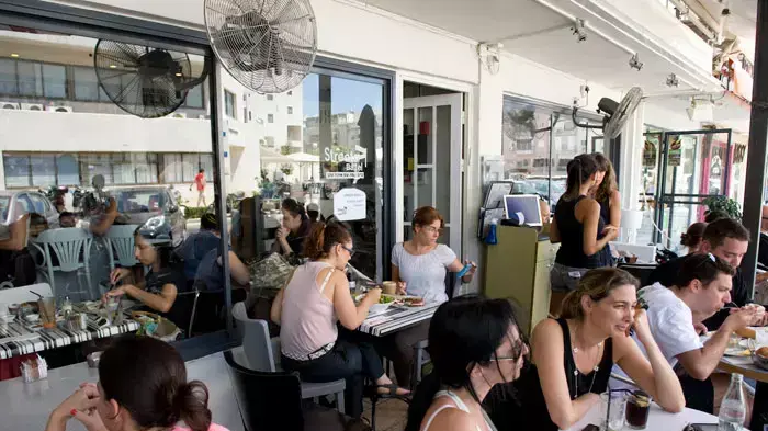 דפנה גבע ושרון מדינה בקפה דה סטריטס דפנה גבע ושרון מדינה בקפה דה סטריטס