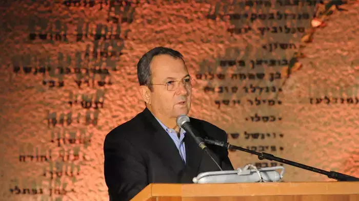 שר הביטחון אהוד ברק בטקס התייחדות עם חייל התותחנים, ספטמבר 2011 שר הביטחון אהוד ברק בטקס התייחדות עם חייל התותחנים, ספטמבר 2011