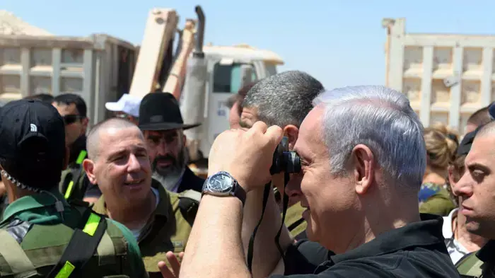 ראש הממשלה בנימין נתניהו מסייר בעבודות בניית גדר הגבול עם מצרים, ספטמבר 2011 ראש הממשלה בנימין נתניהו מסייר בעבודות בניית גדר הגבול עם מצרים, ספטמבר 2011