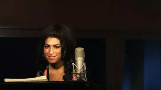 איימי וויינהאוס בקליפ לשיר "Body And Soul"