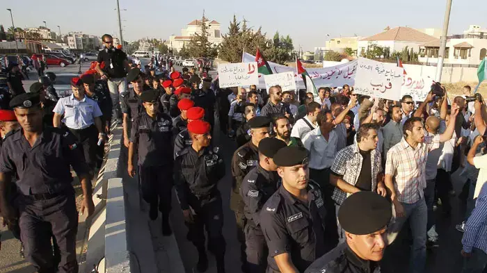 הפגנה נגד ארה"ב ונגד ישראל מחוץ לשגרירות האמריקאית, עמאן, ירדן, 14 בספטמבר 2011 הפגנה נגד ארה"ב ונגד ישראל מחוץ לשגרירות האמריקאית, עמאן, ירדן, 14 בספטמבר 2011