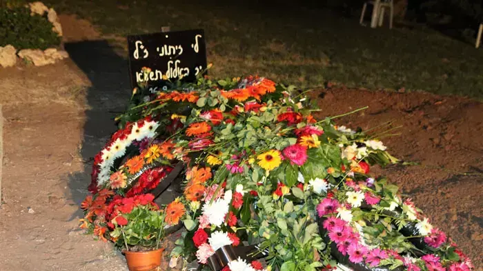 הלוויתה של לי זיתוני אשר נהרגה בתאונת דרכים פגע וברח, ספטמבר 2011 הלוויתה של לי זיתוני אשר נהרגה בתאונת דרכים פגע וברח, ספטמבר 2011