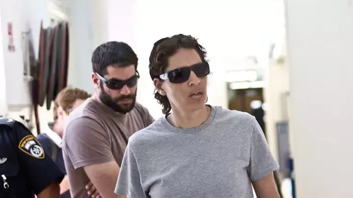 תמר מעוז, שחקנית כדורסל ואחותו של דניאל מעוז , חשוד ברצח הוריו, ספטמבר 2011 תמר מעוז, שחקנית כדורסל ואחותו של דניאל מעוז , חשוד ברצח הוריו, ספטמבר 2011
