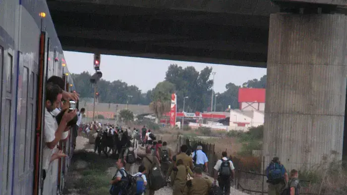 נוסעים משתלטים על הרכבת בעקבות שיבושים בתנועת הרכבות בעקבות מחאת עובדי הרכבת, ספטמבר 2011 נוסעים משתלטים על הרכבת בעקבות שיבושים בתנועת הרכבות בעקבות מחאת עובדי הרכבת, ספטמבר 2011
