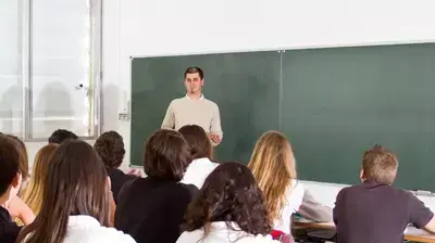 סטודנטים לומדים בכיתה סטודנטים לומדים בכיתה