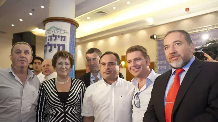 אביגדור ליברמן- הרמת כוסית ישראל ביתנו, ספטמבר 2011 אביגדור ליברמן- הרמת כוסית ישראל ביתנו, ספטמבר 2011