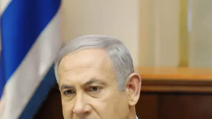 ראש הממשלה בנימין נתניהו בפתח ישיבת הממשלה בנושא שיחרור גלעד שליט, אוקטובר 2011. ראש הממשלה בנימין נתניהו בפתח ישיבת הממשלה בנושא שיחרור גלעד שליט, אוקטובר 2011.
