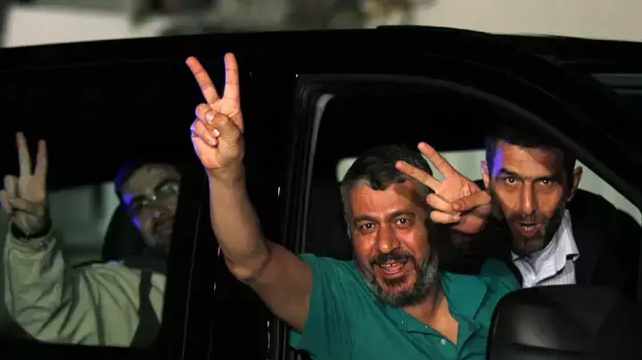אסירים שגורשו לטורקיה במסגרת עסקת שליט נחתו ביעדם אסירים שגורשו לטורקיה במסגרת עסקת שליט נחתו ביעדם