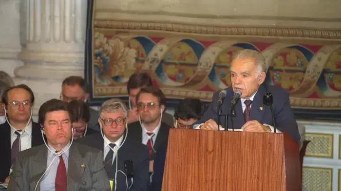 יצחק שמיר בנאום בוועידת מדריד, 1991 יצחק שמיר בנאום בוועידת מדריד, 1991