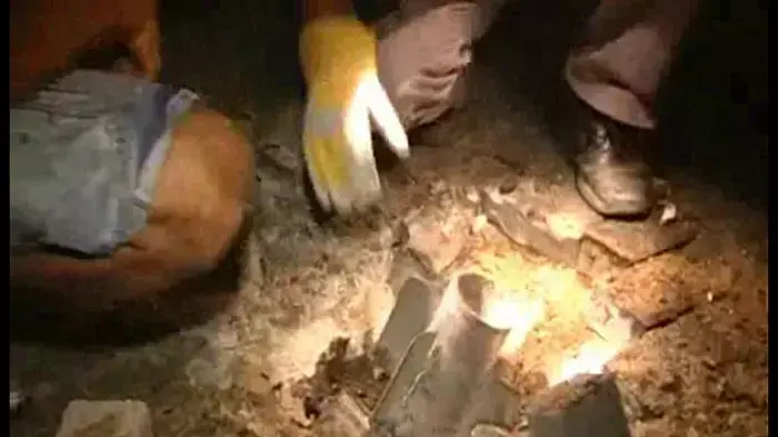 פגיעת גראד סמוך לבניין באשדוד, אוקטובר 2011 פגיעת גראד סמוך לבניין באשדוד, אוקטובר 2011