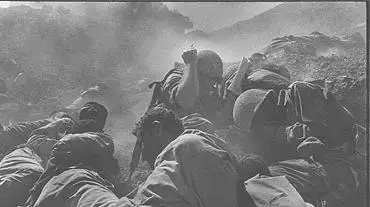 מיכה בר עם הפגזה מלחמת יום הכיפורים אוקטובר 1973 עבודה בגלריית גורדון מיכה בר עם הפגזה מלחמת יום הכיפורים אוקטובר 1973 עבודה בגלריית גורדון