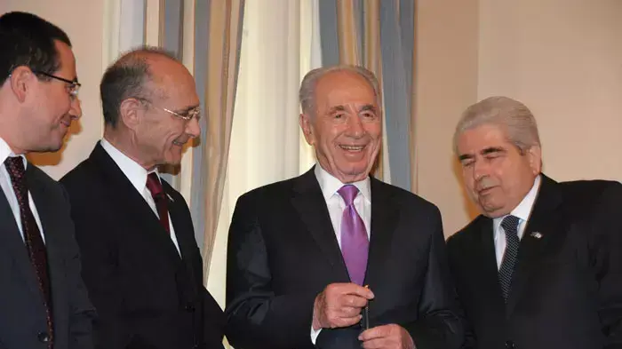 נשיא המדינה שמעון פרס בביקורו בקפריסין, נובמבר 2011 נשיא המדינה שמעון פרס בביקורו בקפריסין, נובמבר 2011