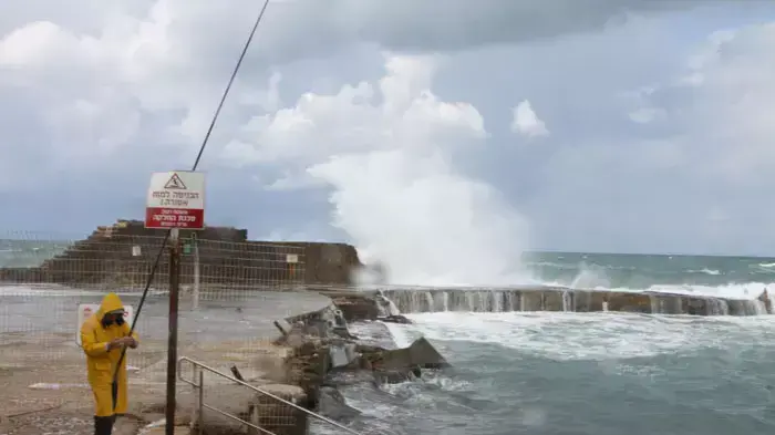 מזג אוויר סוער בנמל קיסריה מזג אוויר סוער בנמל קיסריה