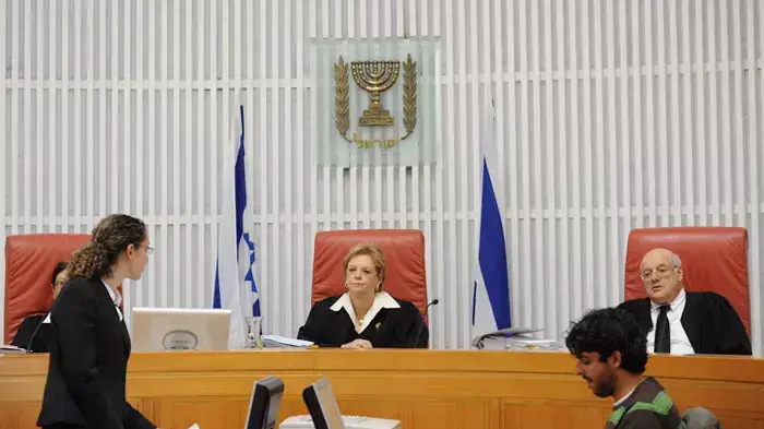 נשיאת בית משפט העליון דורית בייניש בדיון של המתמחים בבג"צ, נובמבר 2011 נשיאת בית משפט העליון דורית בייניש בדיון של המתמחים בבג"צ, נובמבר 2011