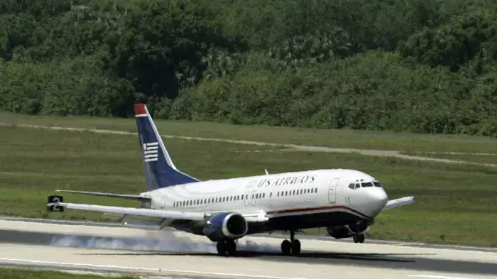 מטוס נוסעים של חברת "US Airways" מטוס נוסעים של חברת "US Airways"