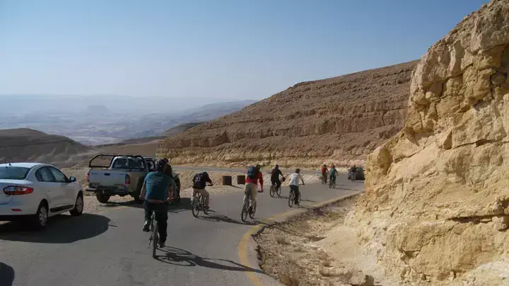 מסע אופניים של תלמידי י"ב מירוחם מסע אופניים של תלמידי י"ב מירוחם