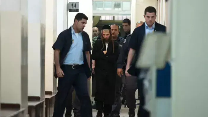 הארכת מעצר של החרדי אשר ירק על ילדה מבית שמש, דצמבר 2011 הארכת מעצר של החרדי אשר ירק על ילדה מבית שמש, דצמבר 2011