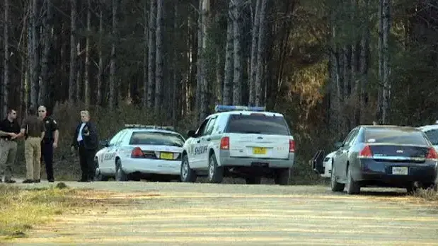 מתוך כתבת של אתר jacksonville.com: כוחות בזירת התרסקות מטוס ליד ג'קסונוויל, פלורידה, 26 בדצמבר 2011 מתוך כתבת של אתר jacksonville.com: כוחות בזירת התרסקות מטוס ליד ג'קסונוויל, פלורידה, 26 בדצמבר 2011