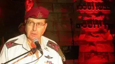 הרמטכל רב אלוף משה בוגי יעלון נואם בטקס התייחדות לנופלי חיל ההנדסה הרמטכל רב אלוף משה בוגי יעלון נואם בטקס התייחדות לנופלי חיל ההנדסה