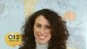 מנכלית 012 סמייל סטלה הנדלר מנכלית 012 סמייל סטלה הנדלר