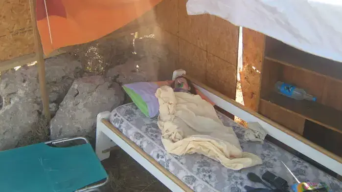 נהרס המאחז מצפה אביחי בקריית ארבע נהרס המאחז מצפה אביחי בקריית ארבע