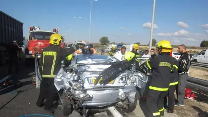 תאונה קשה בכביש 4 ממחלף יבנה לאשדוד, בו הרוגה אחת ופצועה קשה , ינואר 2012 תאונה קשה בכביש 4 ממחלף יבנה לאשדוד, בו הרוגה אחת ופצועה קשה , ינואר 2012