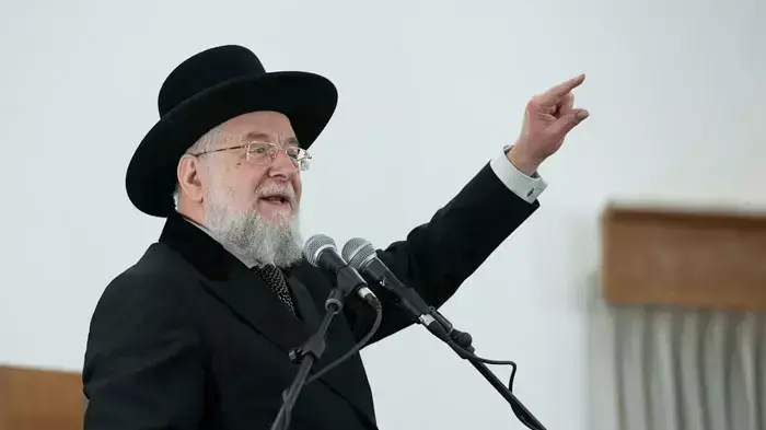 הרב ישראל מאיר לאו באזכרה של משפחת פוגל, ינואר 2012 הרב ישראל מאיר לאו באזכרה של משפחת פוגל, ינואר 2012