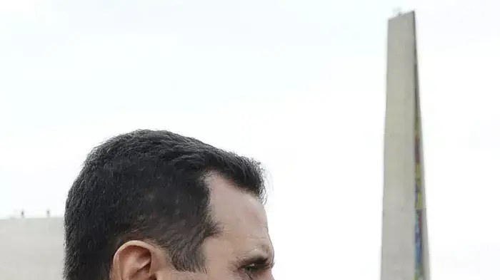 נשיא סוריה בשאר אסד נואם בפני אלפי תומכים, דמשק, 11 בינואר 2011 נשיא סוריה בשאר אסד נואם בפני אלפי תומכים, דמשק, 11 בינואר 2011