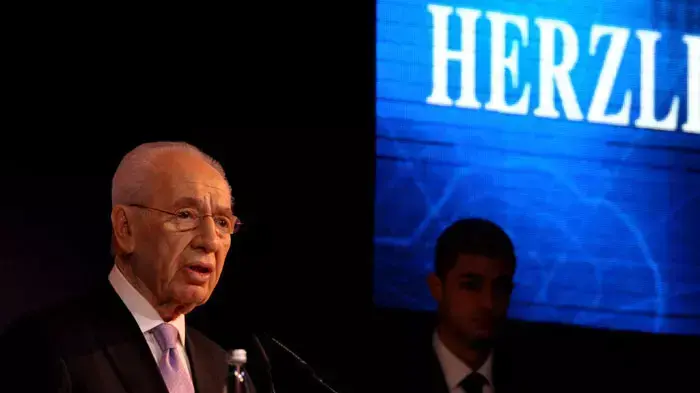 נשיא המדינה שמעון פרס נואם בכנס הרצליה, ינואר 2012 נשיא המדינה שמעון פרס נואם בכנס הרצליה, ינואר 2012