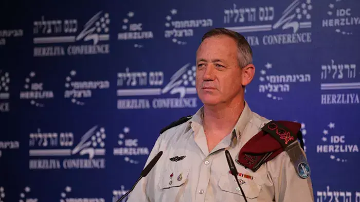 בני גנץ נואם בכנס הרצליה, פברואר 2012 בני גנץ נואם בכנס הרצליה, פברואר 2012