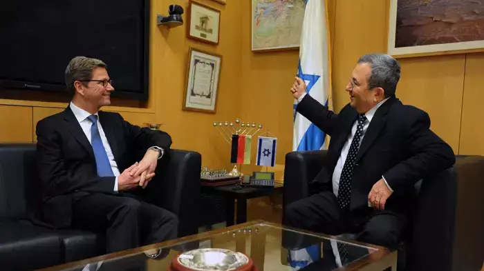 שר הביטחון, אהוד ברק, יחד עם שר החוץ הגרמני Guido Westerwelle, ינואר 2012 שר הביטחון, אהוד ברק, יחד עם שר החוץ הגרמני Guido Westerwelle, ינואר 2012