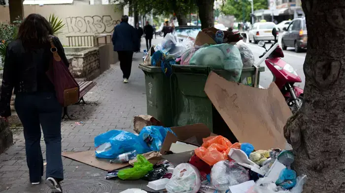 השביתה הכללית במשק נמשכת, הזבל נערם ברחובות תל אביב השביתה הכללית במשק נמשכת, הזבל נערם ברחובות תל אביב
