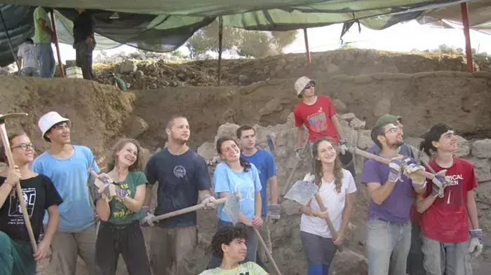 חפירות בתל שילה בקיץ האחרון, פברואר 2012 חפירות בתל שילה בקיץ האחרון, פברואר 2012