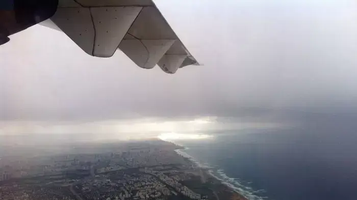 מזג אויר סוער, מחלון המטוס הממריא משדה דב, פברואר 2012 מזג אויר סוער, מחלון המטוס הממריא משדה דב, פברואר 2012