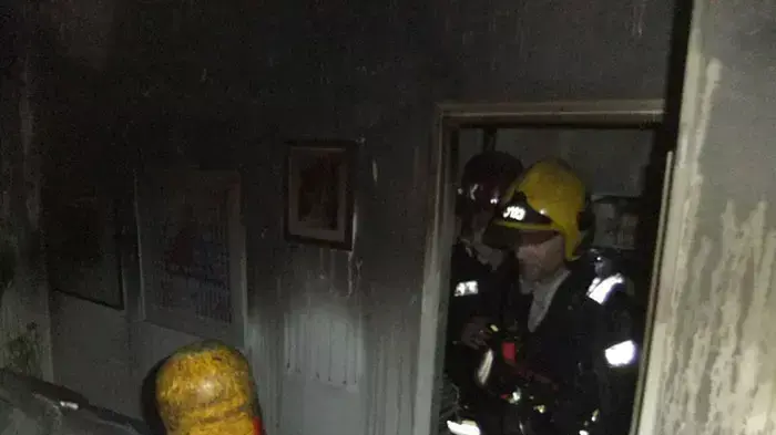 מס' לכודים חולצו בשריפה בבניין מתוכם שניים במצב קשה, ירושלים, פברואר 2012 מס' לכודים חולצו בשריפה בבניין מתוכם שניים במצב קשה, ירושלים, פברואר 2012