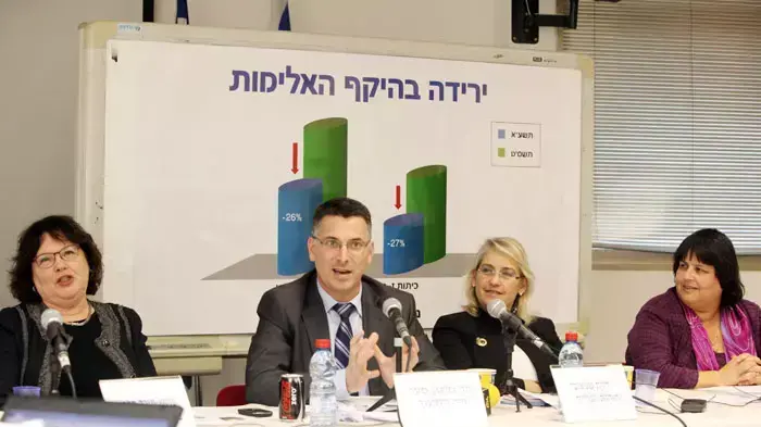 גדעון סער שר החינוך בתדרוך עיתונאים, פברואר 2012 גדעון סער שר החינוך בתדרוך עיתונאים, פברואר 2012