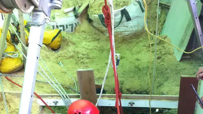 אדם נקבר בחולות חולון, פברואר 2012 אדם נקבר בחולות חולון, פברואר 2012