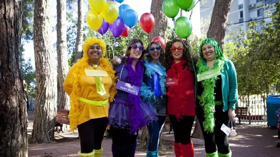 ילדים מחופשים בבתי הספר, פורים, מרץ 2012