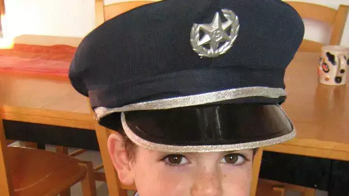 ילדים מחופשים לשוטרים במגרון