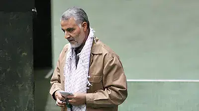 קאסם סולימאני, מפקד "כוח אל-קודס" של משמרות המהפכה, בביקור נדיר בפרלמנט של אירן, ה"מג'לס", מאי 2011 קאסם סולימאני, מפקד "כוח אל-קודס" של משמרות המהפכה, בביקור נדיר בפרלמנט של אירן, ה"מג'לס", מאי 2011