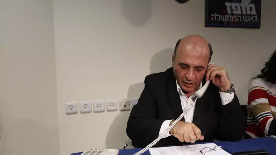 שאול מופז במרתון טלפונים למתפקדי 'קדימה' שאול מופז במרתון טלפונים למתפקדי 'קדימה'