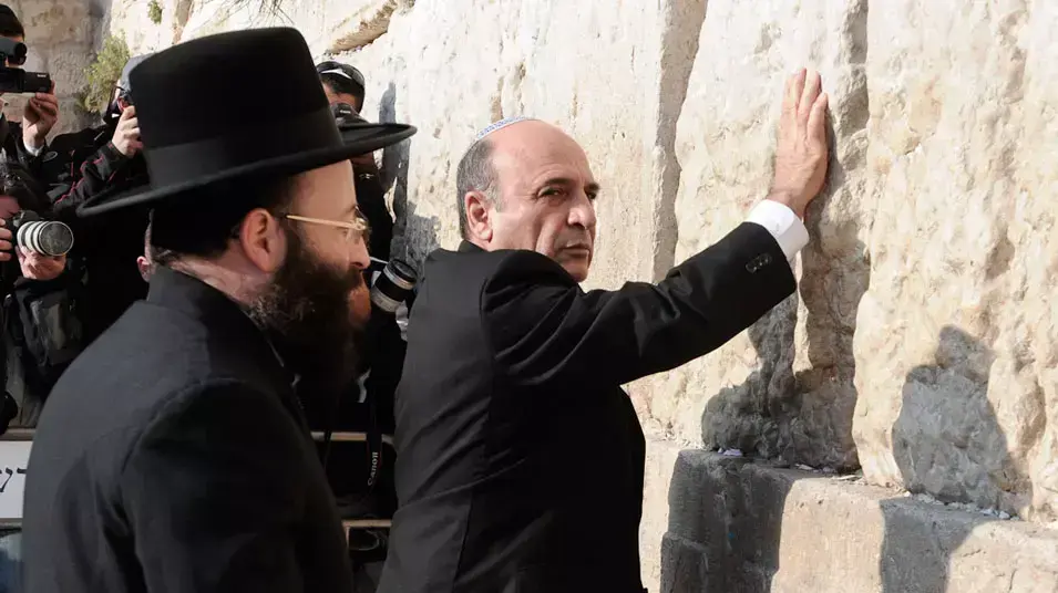 שאול מופז מבקר בכותל שאול מופז מבקר בכותל