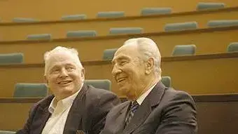 שמעון פרס עם יוסף לפיד ( צילום יותם פרום ) שמעון פרס עם יוסף לפיד ( צילום יותם פרום )