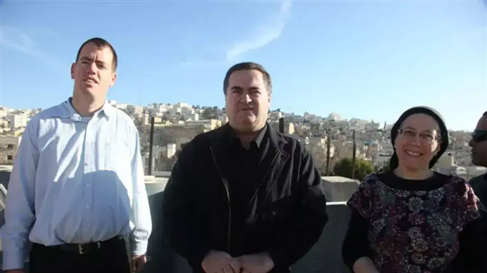ביקור ישראל כץ, ח"כ אורי אריאל וח"כ ציפי חוטובלי בבית המכפלה בחברון, אפריל 2012 ביקור ישראל כץ, ח"כ אורי אריאל וח"כ ציפי חוטובלי בבית המכפלה בחברון, אפריל 2012
