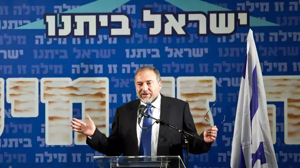 אביגדור ליברמן בהרמת כוסית של ישראל ביתנו לכבוד פסח, אפריל 2012 אביגדור ליברמן בהרמת כוסית של ישראל ביתנו לכבוד פסח, אפריל 2012