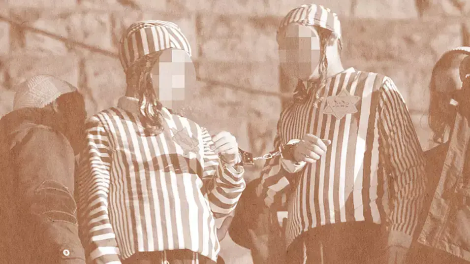 חרדים מפגינים בכיכר השבת ועונדים טלאי צהוב חרדים מפגינים בכיכר השבת ועונדים טלאי צהוב