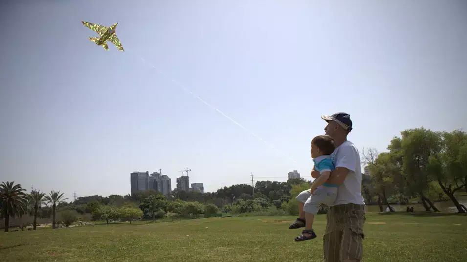 מבלים בחג הפסח בפארק הירקון בתל אביב מבלים בחג הפסח בפארק הירקון בתל אביב