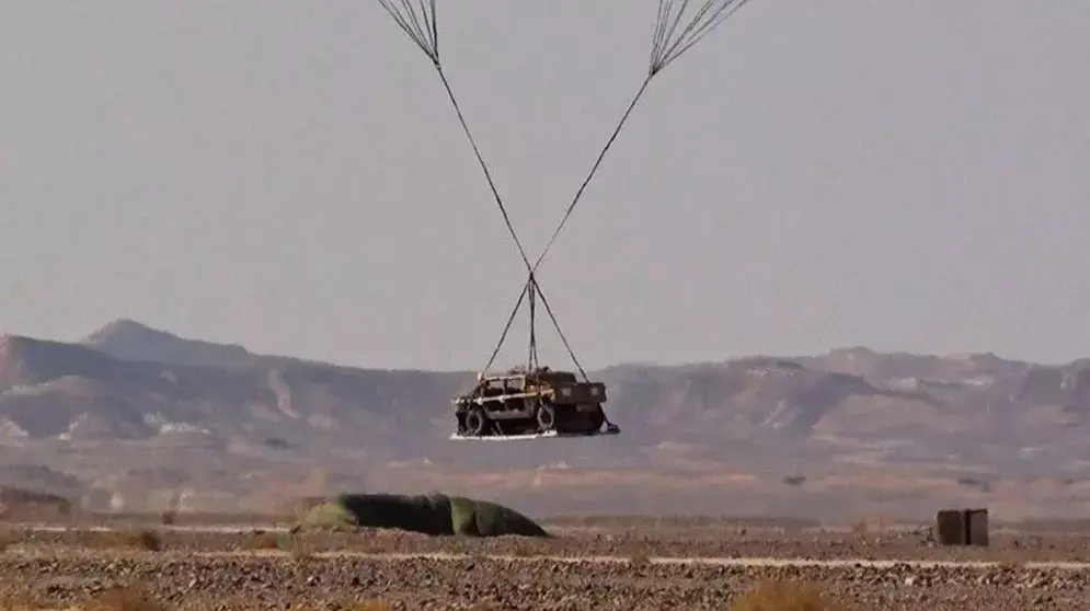 צה"ל מרחיב את עולם הצניחה: פלוגות הסיור של זרוע היבשה, יוצנחו עם ג'יפים וטרקטורונים בלב שטח האויב, אפריל 2012 צה"ל מרחיב את עולם הצניחה: פלוגות הסיור של זרוע היבשה, יוצנחו עם ג'יפים וטרקטורונים בלב שטח האויב, אפריל 2012