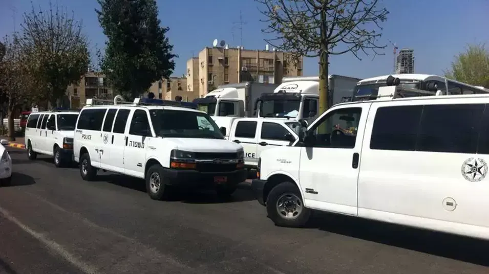 רח' דנגור בפרדס כץ, נמצא מטען צינור, חבלנים במקום פעלו לנטרלו, אפריל 2012 רח' דנגור בפרדס כץ, נמצא מטען צינור, חבלנים במקום פעלו לנטרלו, אפריל 2012